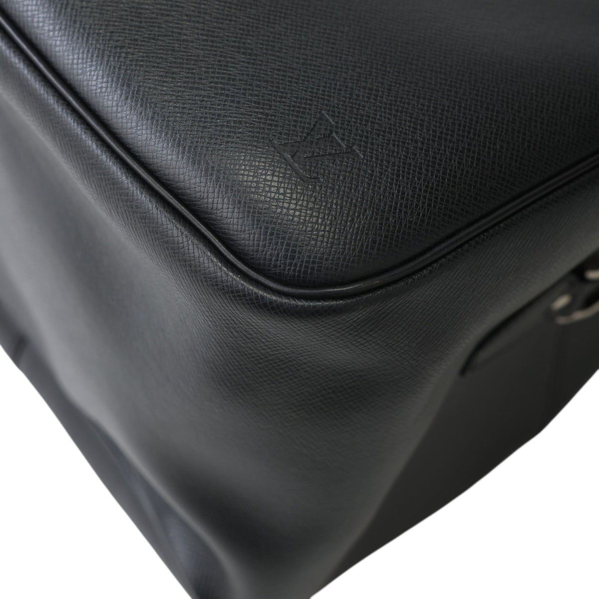 Louis Vuitton Black Taiga Leather Boston Bag Shoulder Bag (Pre-Owned)