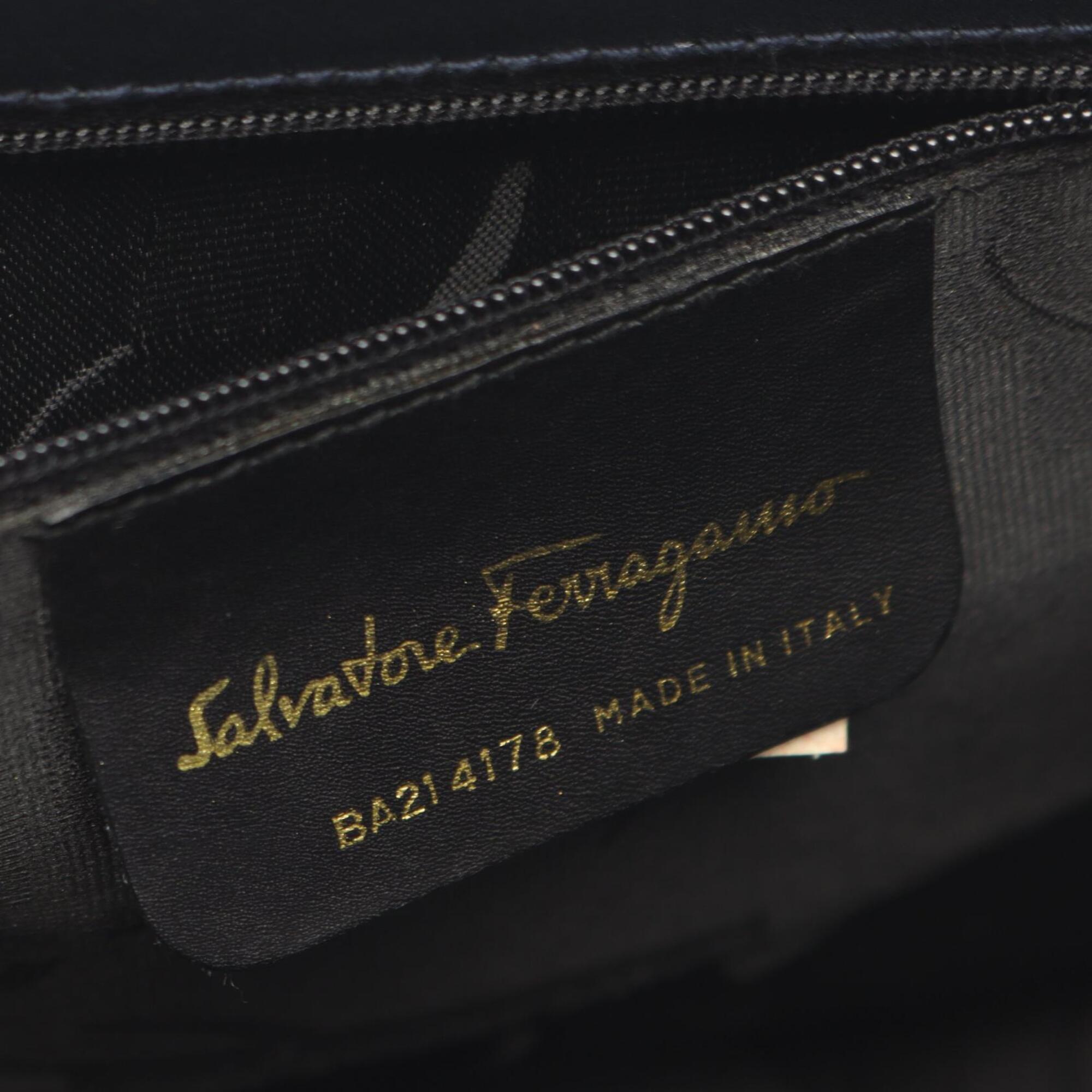 Salvatore Ferragamo Navy Leather Handbag (Pre-Owned)
