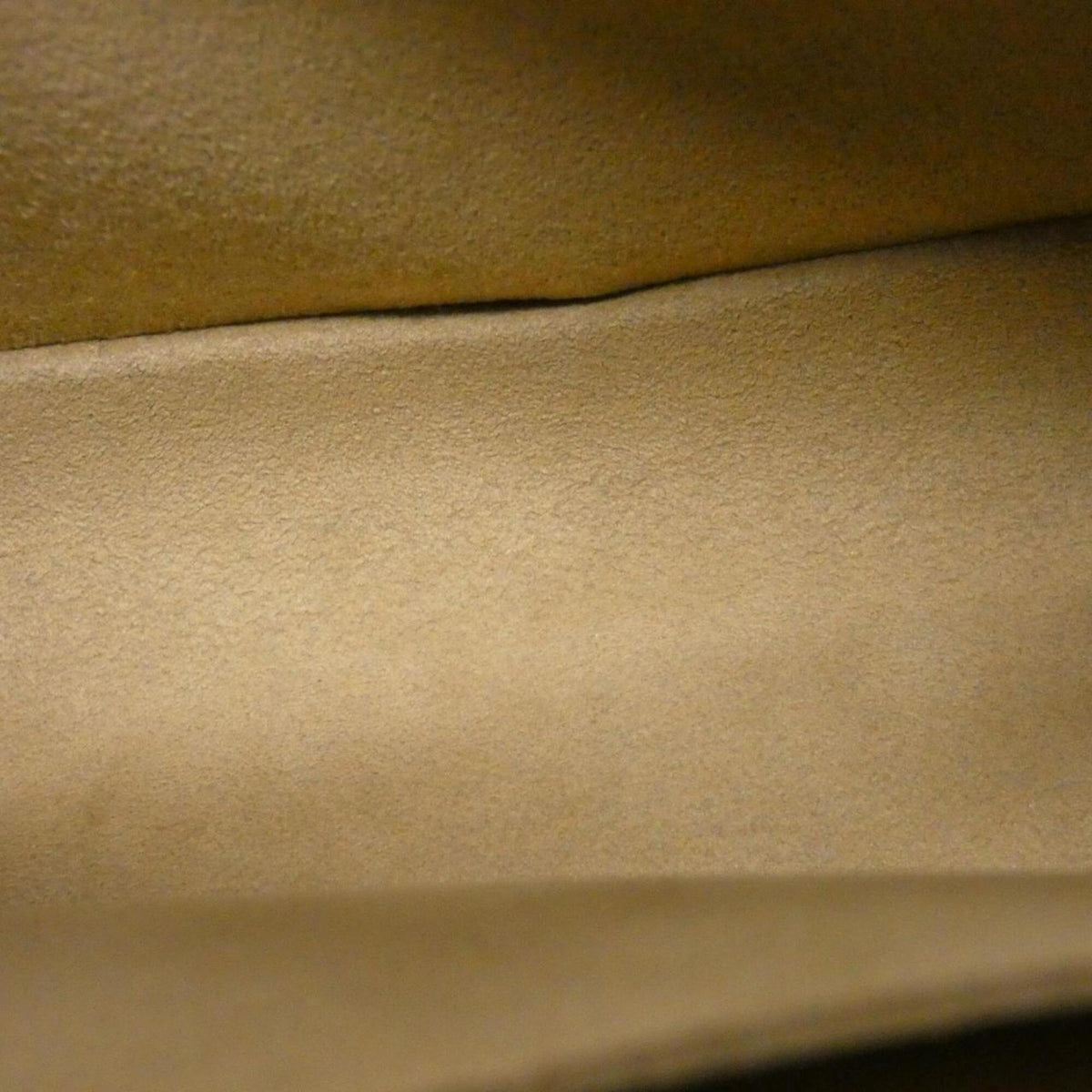 Louis Vuitton Beige Leather Shoulder Bag (Pre-Owned)