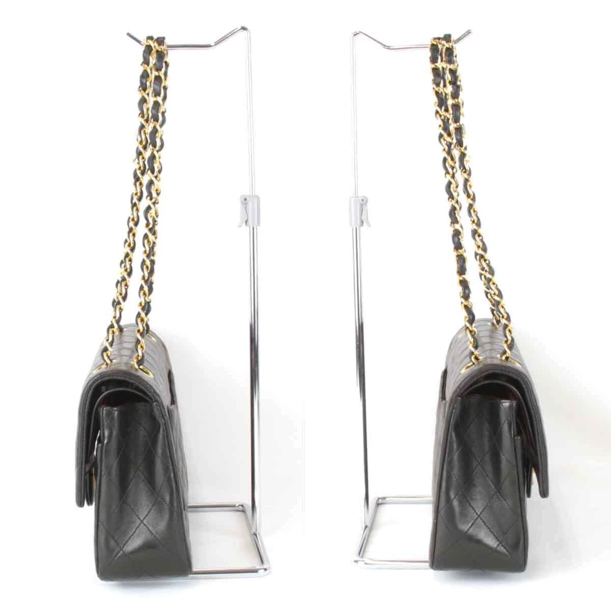 Chanel Black Leather Shoulder Bag (Pre-Owned)