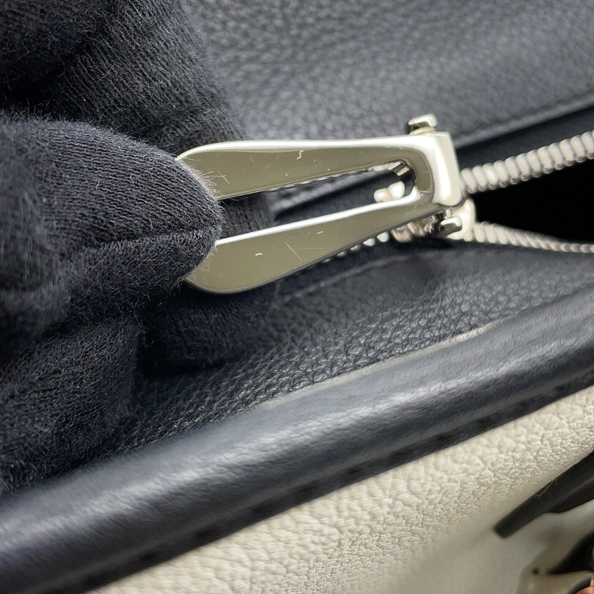 Loewe Amazona Black White Leather Handbag (Pre-Owned)