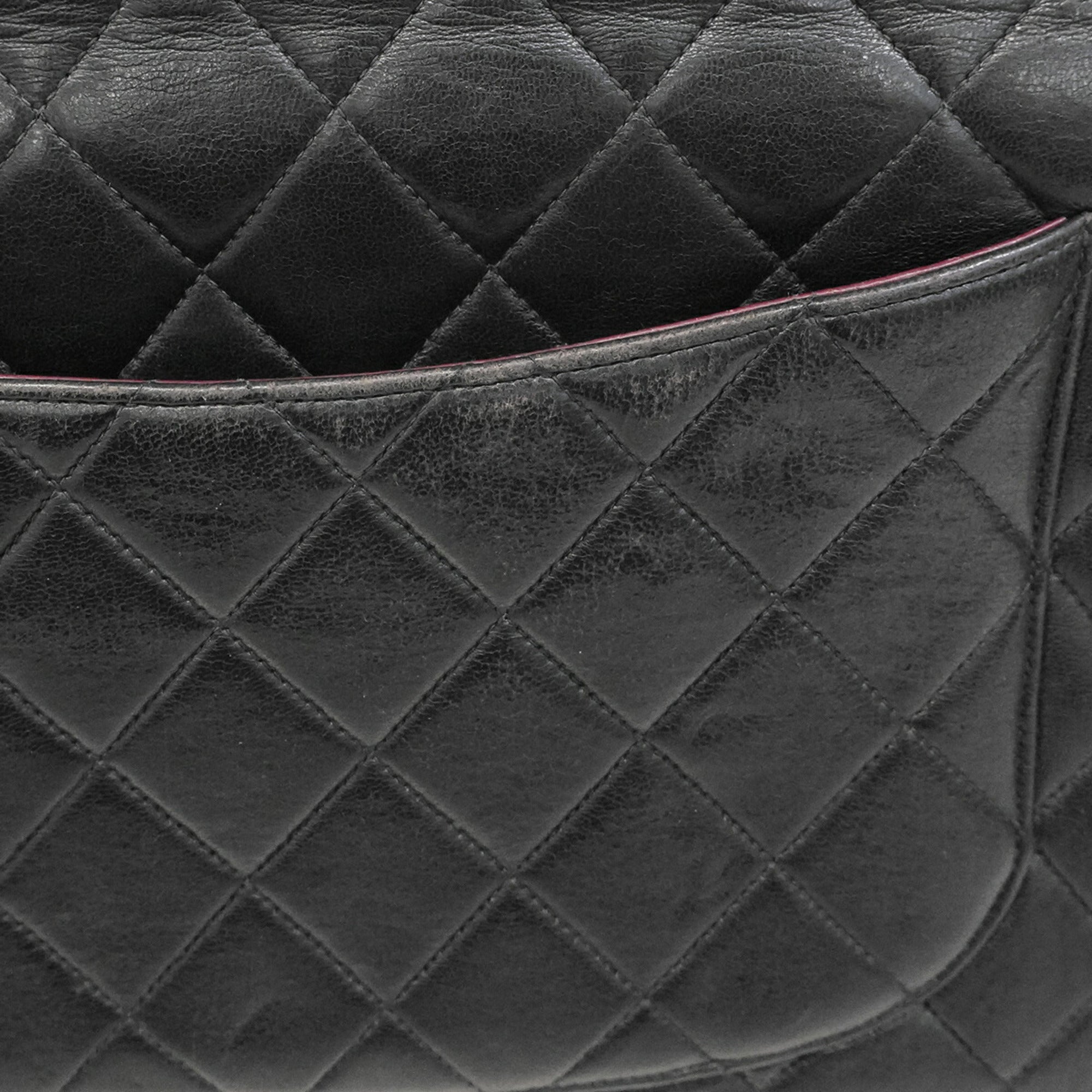 Chanel Black Leather Shoulder Bag (Pre-Owned)