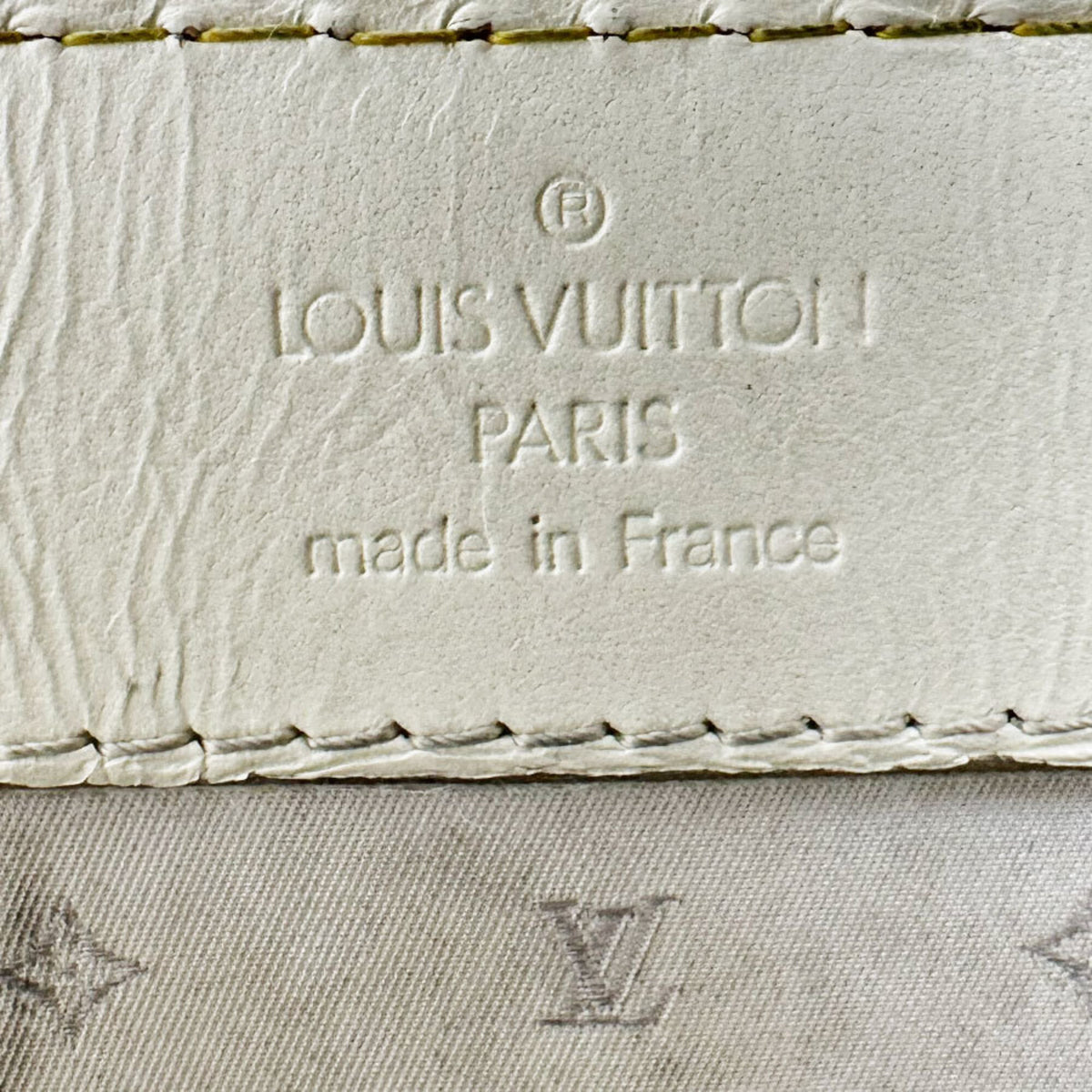 Louis Vuitton Blanc Leather Handbag (Pre-Owned)