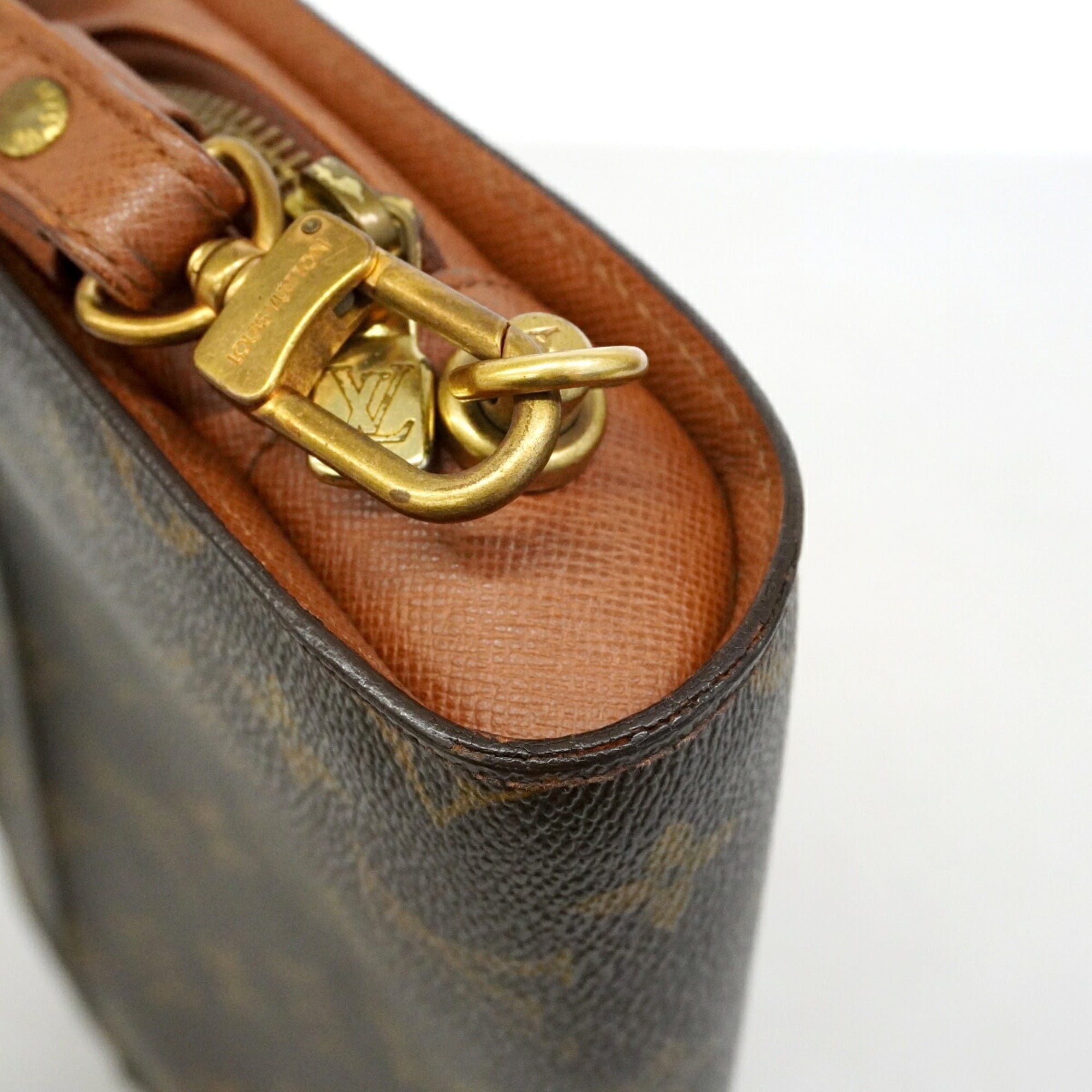 Louis Vuitton Brown Clutch Bag (Pre-Owned)