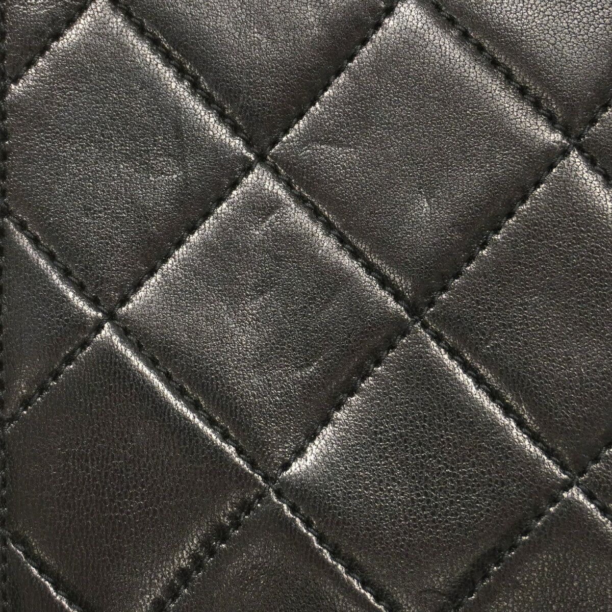 Chanel Black Leather Shoulder Bag (Pre-Owned)