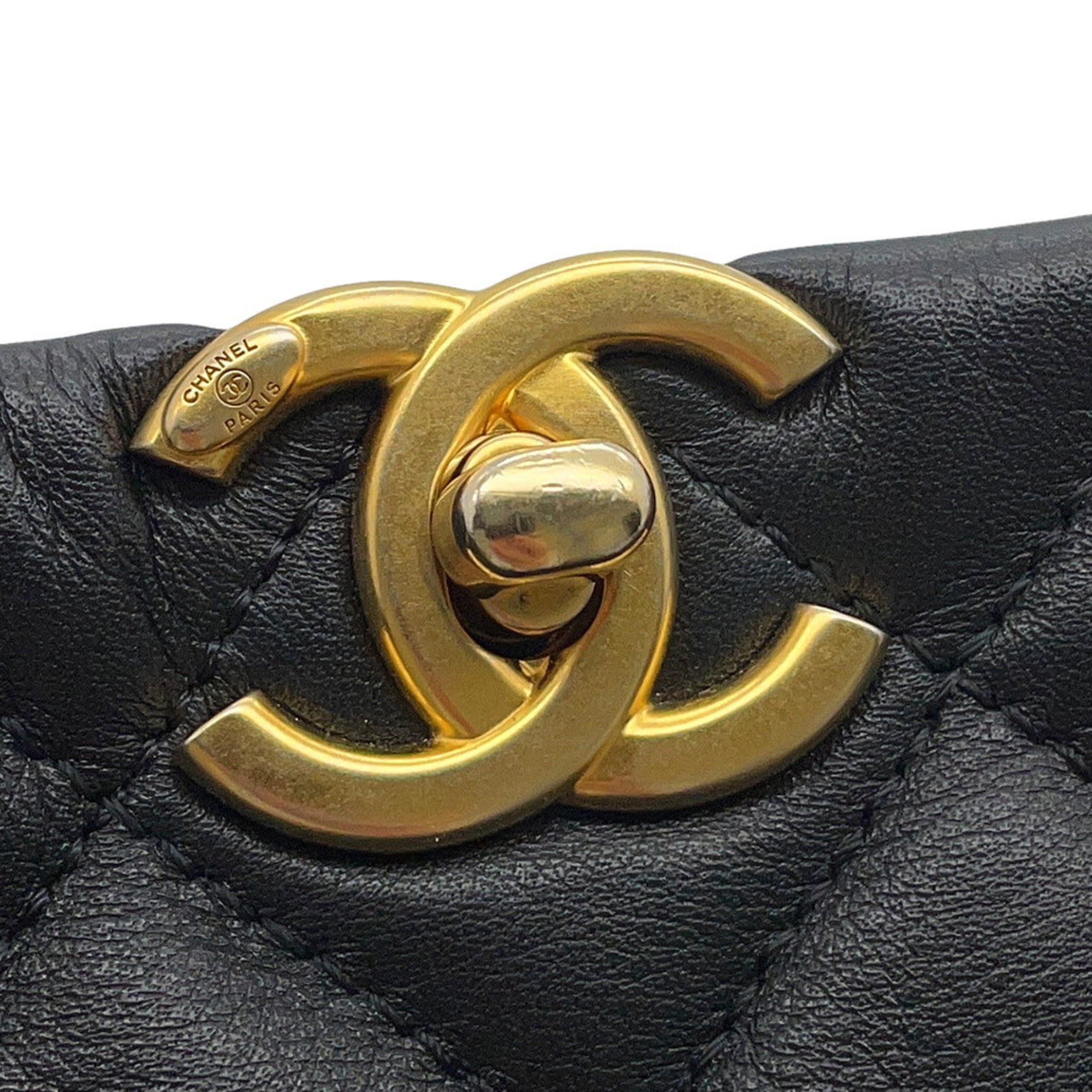 Chanel Black Leather Shoulder Bag (Pre-Owned)