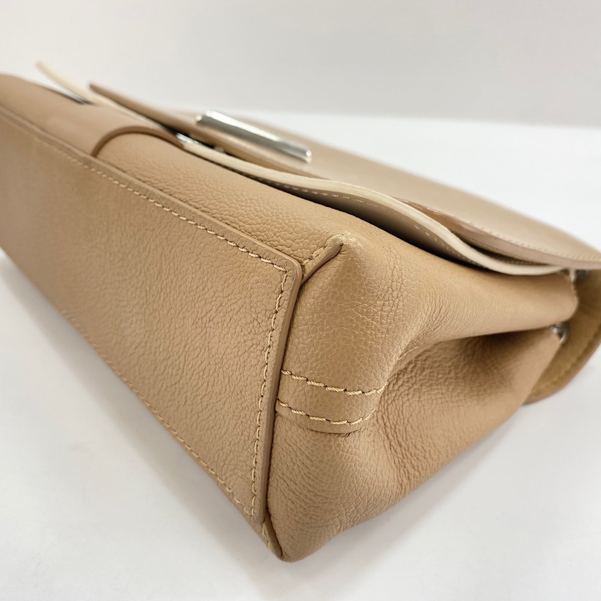Louis Vuitton Beige Shoulder Bag (Pre-Owned)