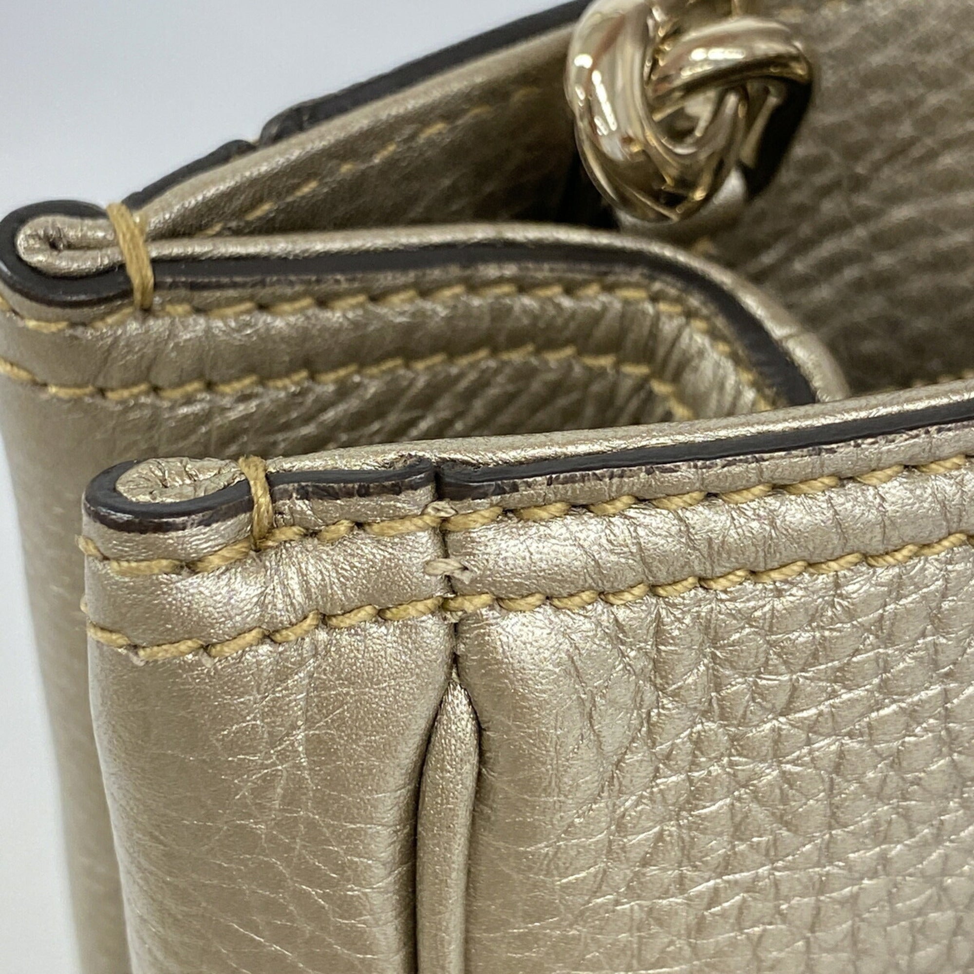 Gucci Silver Leather Handbag (Pre-Owned)
