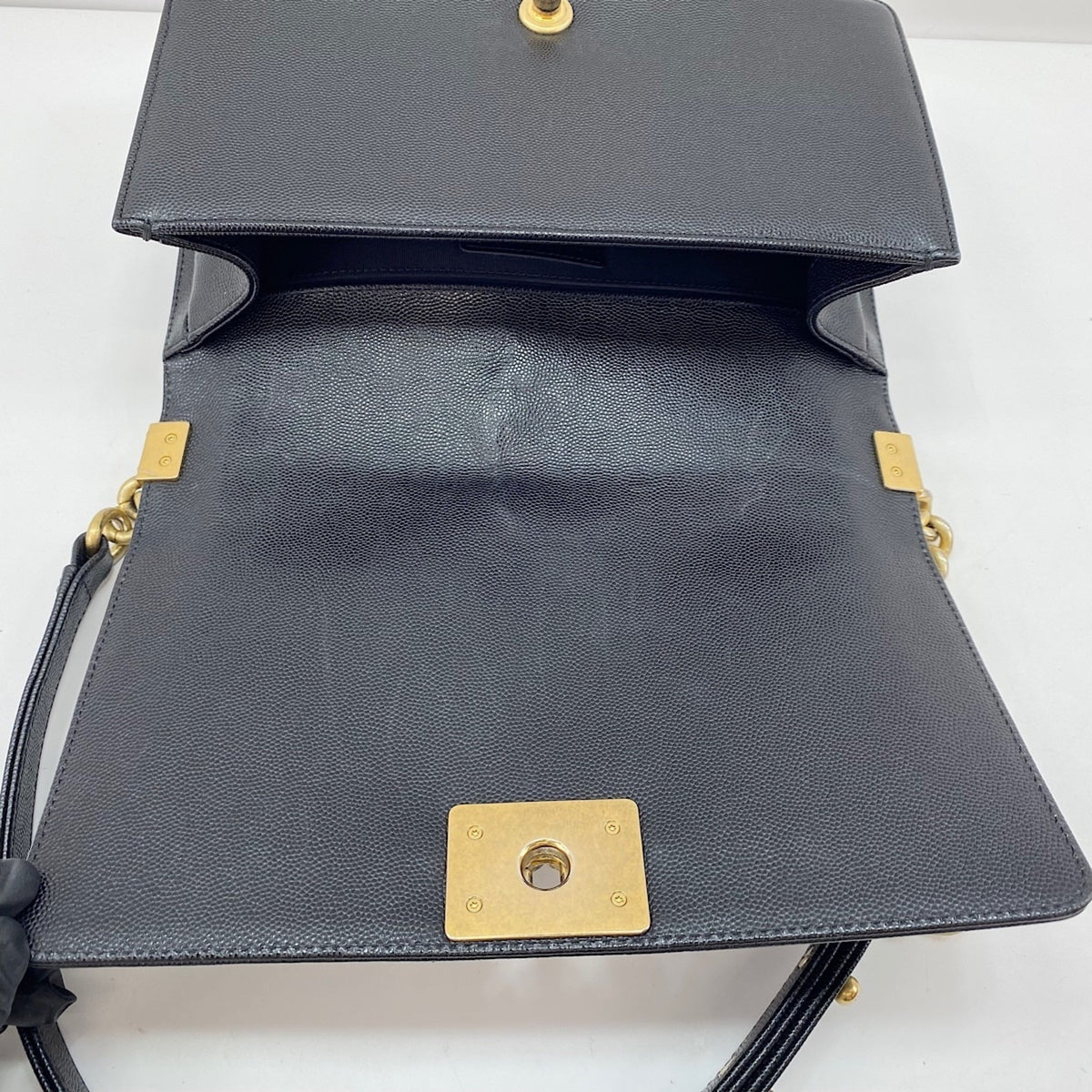 Chanel Black Shoulder Bag (Pre-Owned)