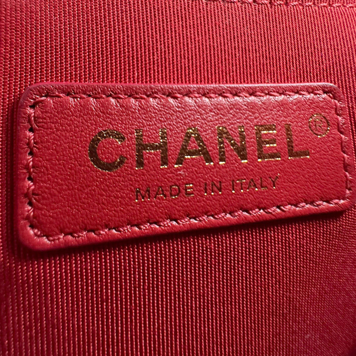 Chanel Red Color Leather Shoulder Bag (Pre-Owned)