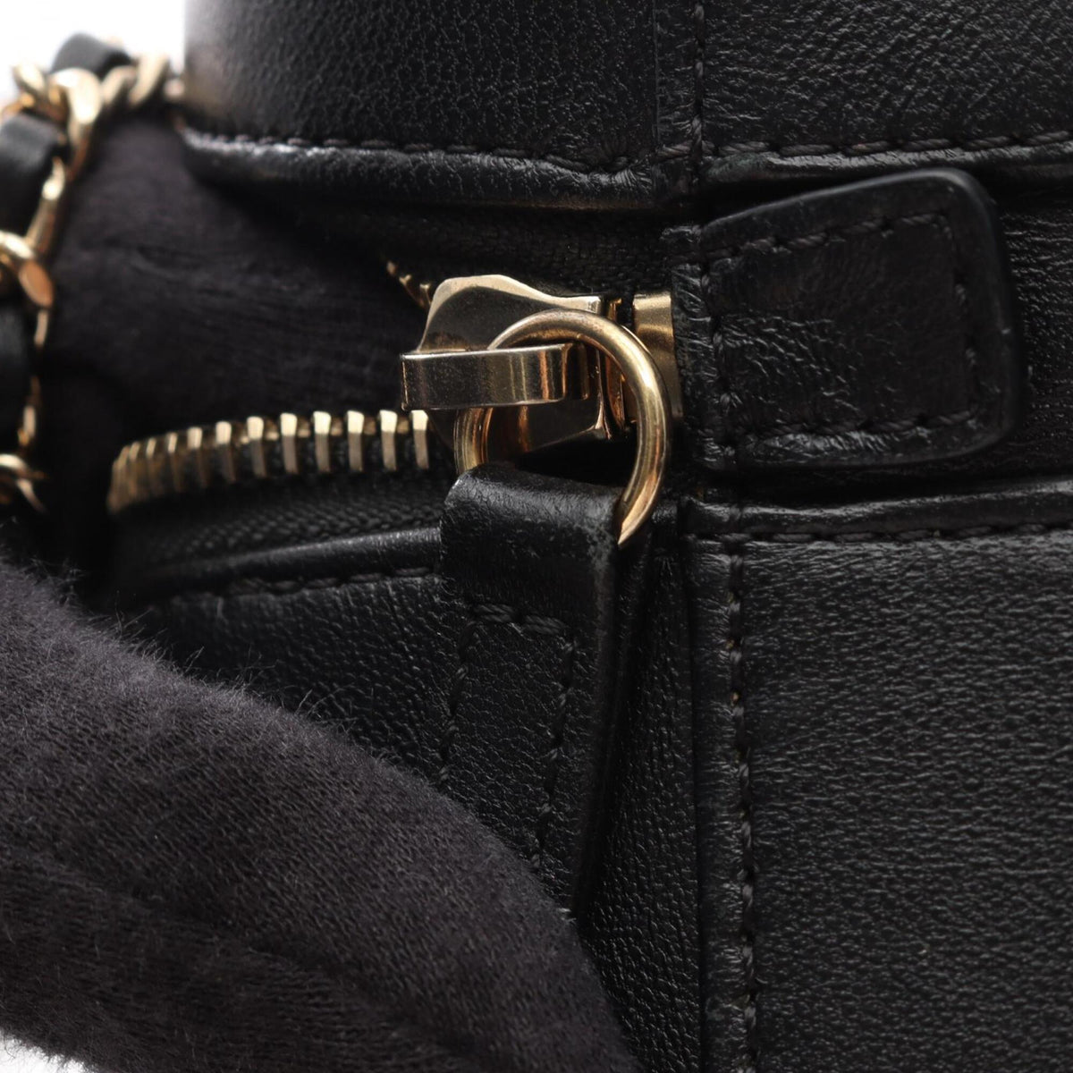 Chanel Black Leather Handbag (Pre-Owned)