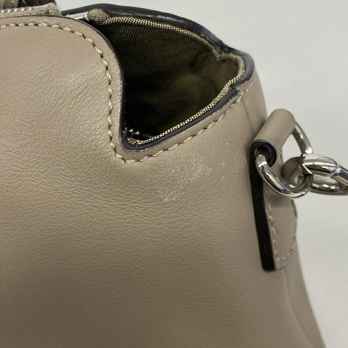Fendi Beige Leather Handbag (Pre-Owned)