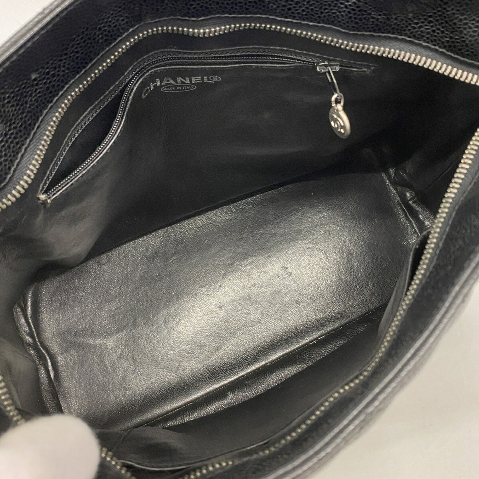 Chanel Black Grained Calfskin Tote Bag (Pre-Owned)