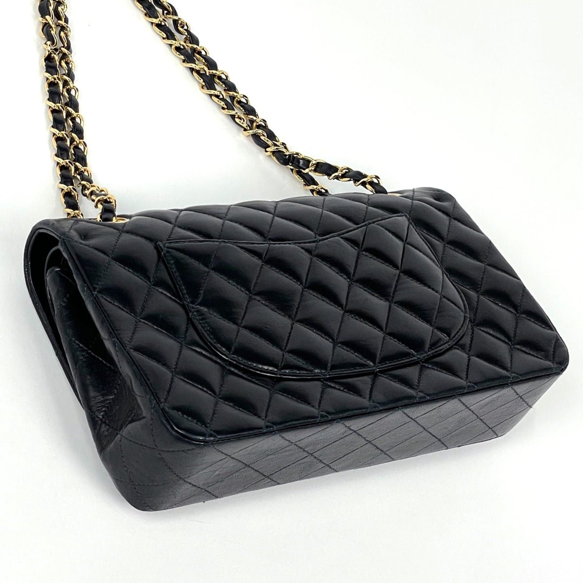 Chanel Matelasse Black Leather Shoulder Bag (Pre-Owned)