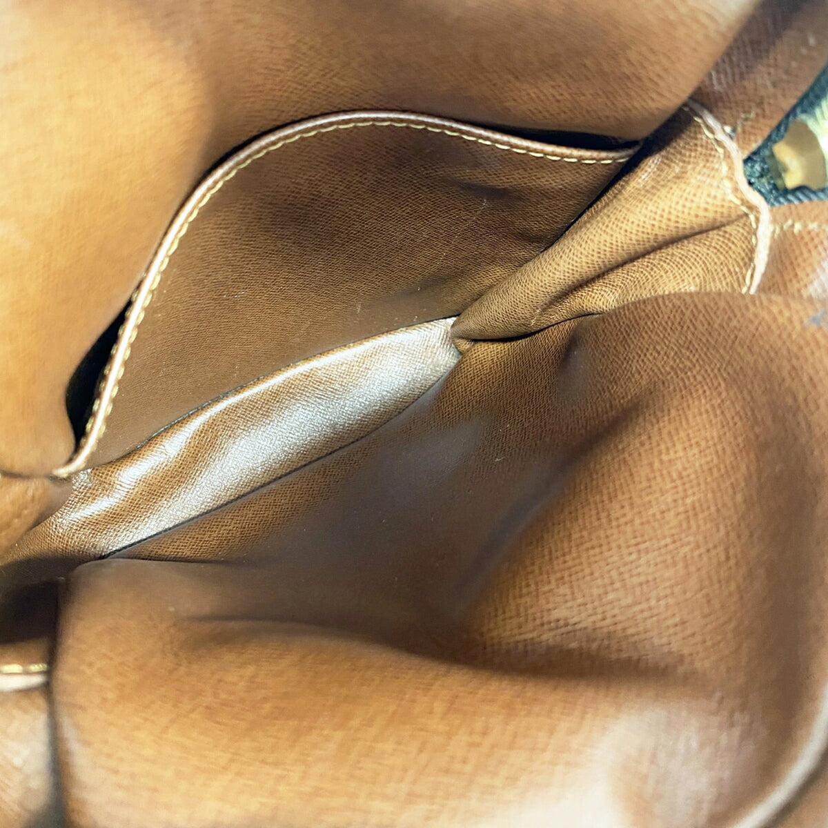 Louis Vuitton Brown Shoulder Bag (Pre-Owned)