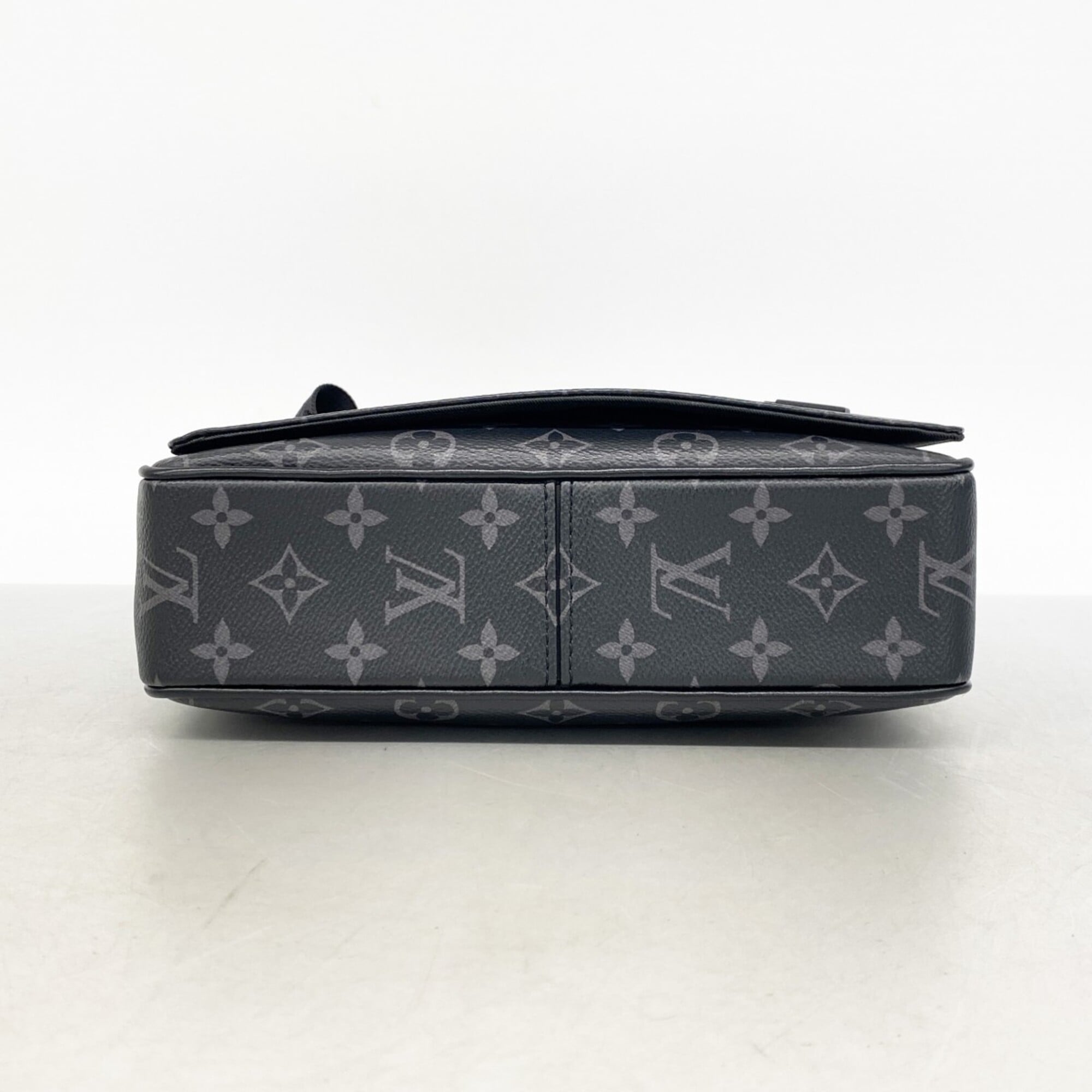 Louis Vuitton Black Shoulder Bag (Pre-Owned)