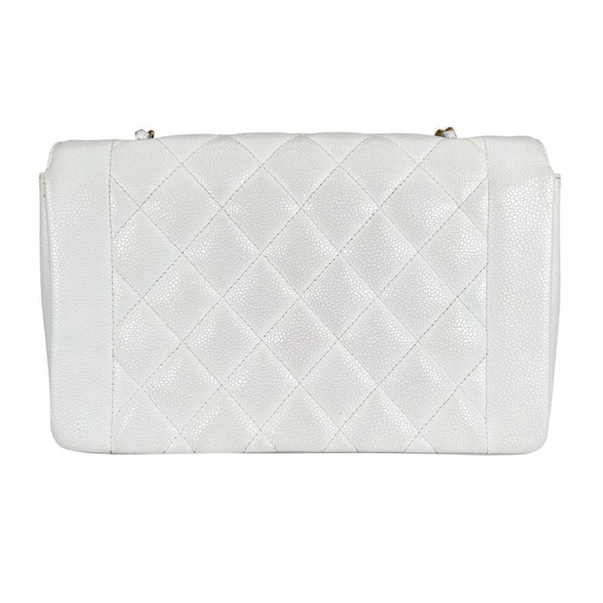 Chanel White Grained Calfskin Shoulder Bag (Pre-Owned)