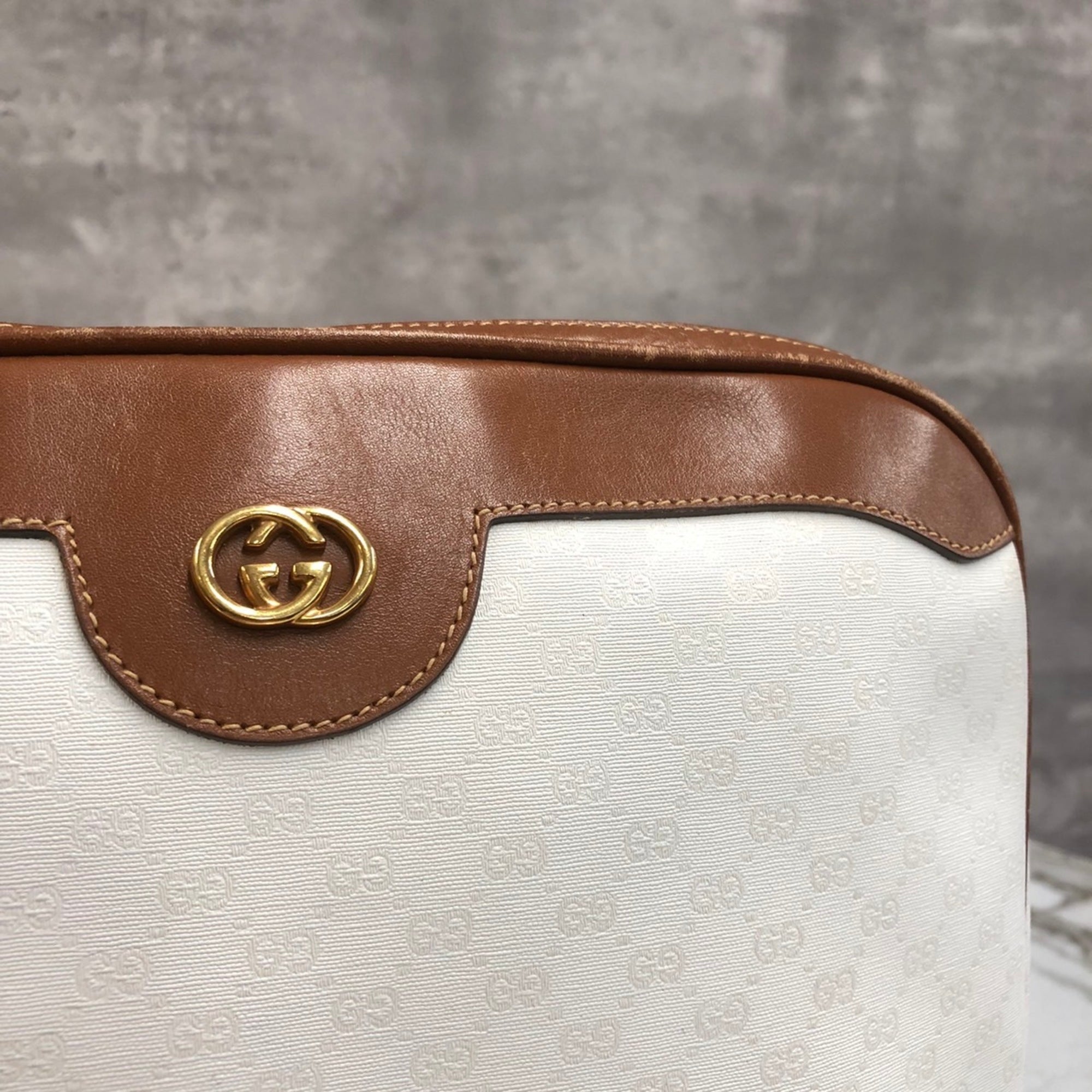 Gucci Microguccissima White Micro Gg Leather Shoulder Bag (Pre-Owned)