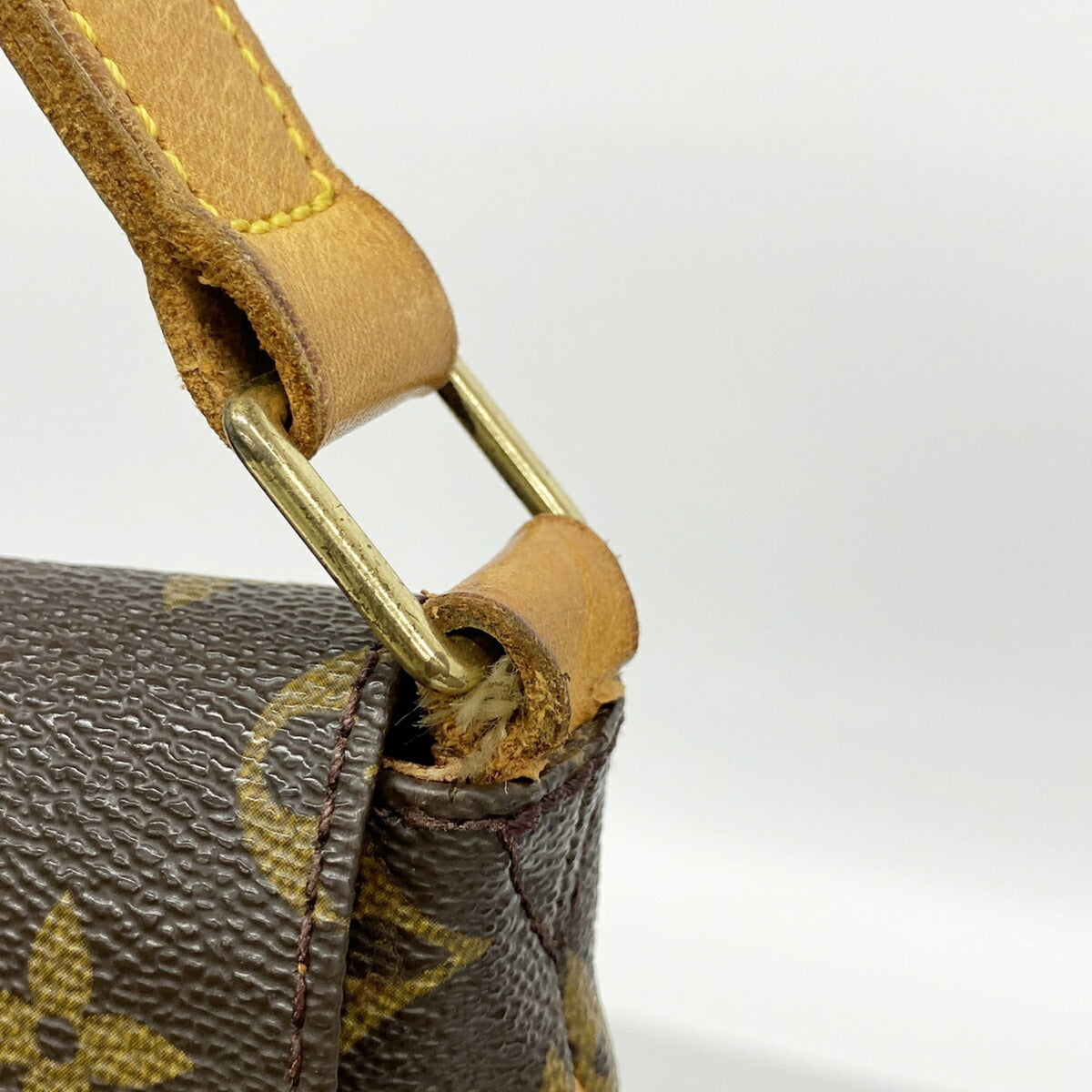 Louis Vuitton Brown Shoulder Bag (Pre-Owned)