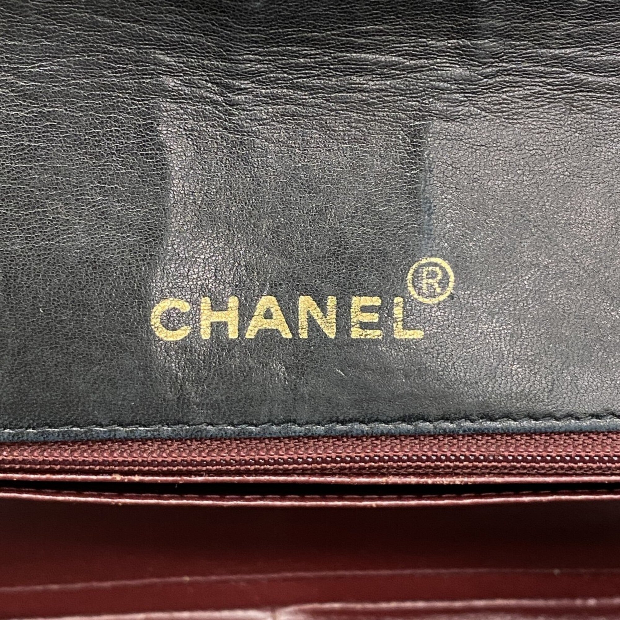 Chanel Black Leather Shoulder Bag (Pre-Owned)
