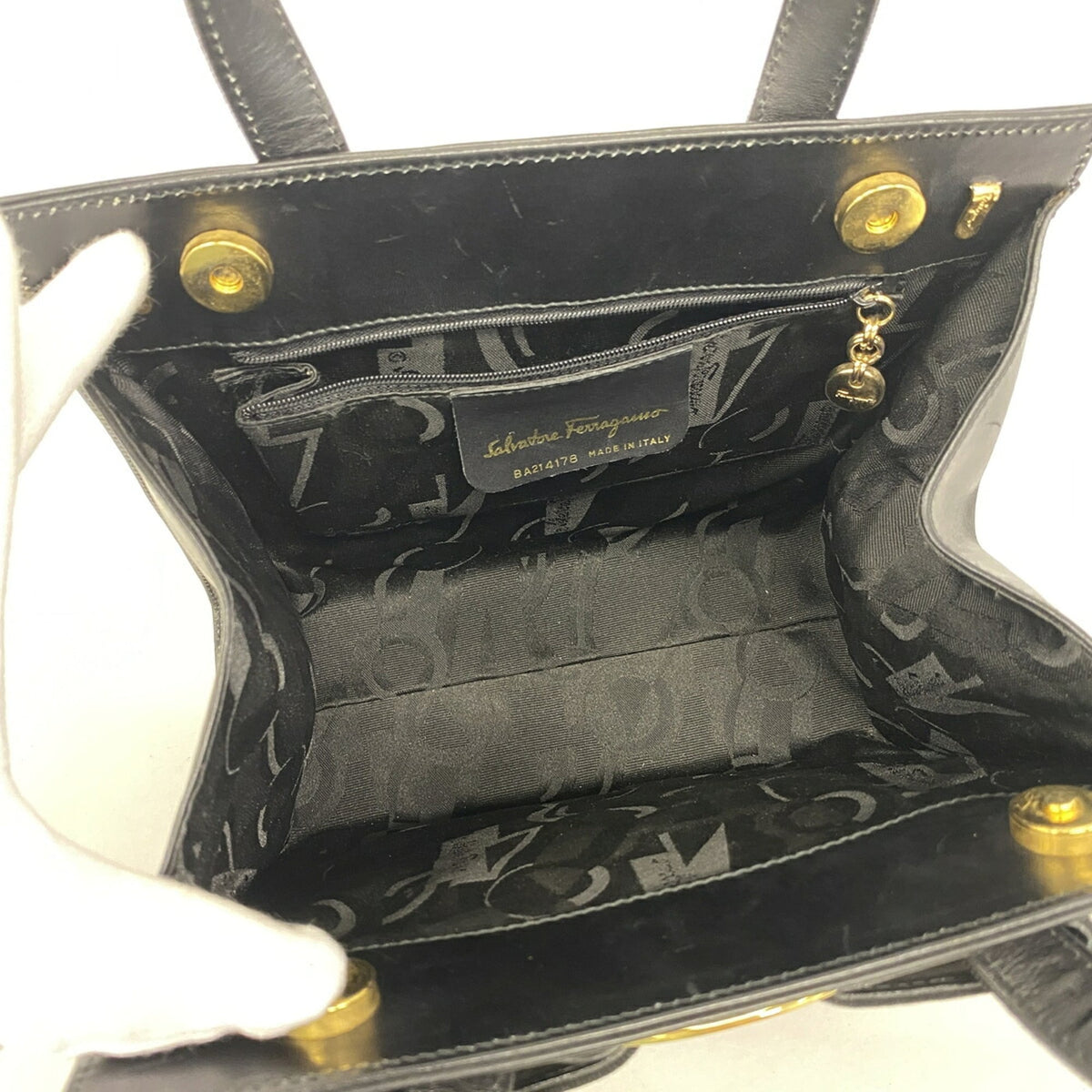 Salvatore Ferragamo Black Leather Handbag (Pre-Owned)