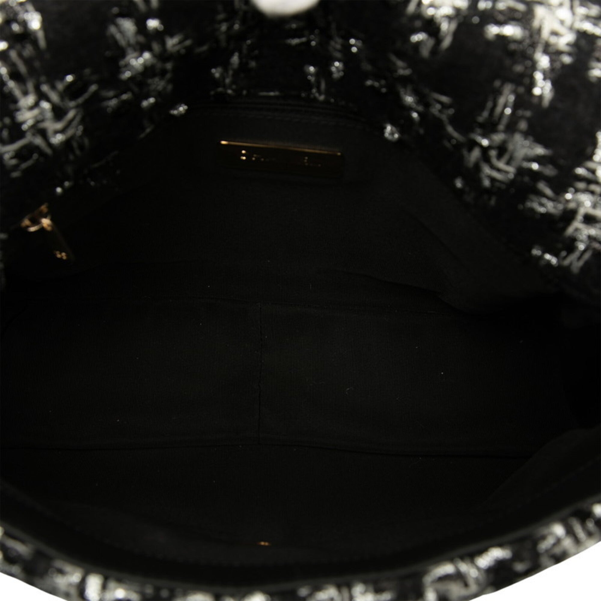 Chanel Black Tweed Shoulder Bag (Pre-Owned)
