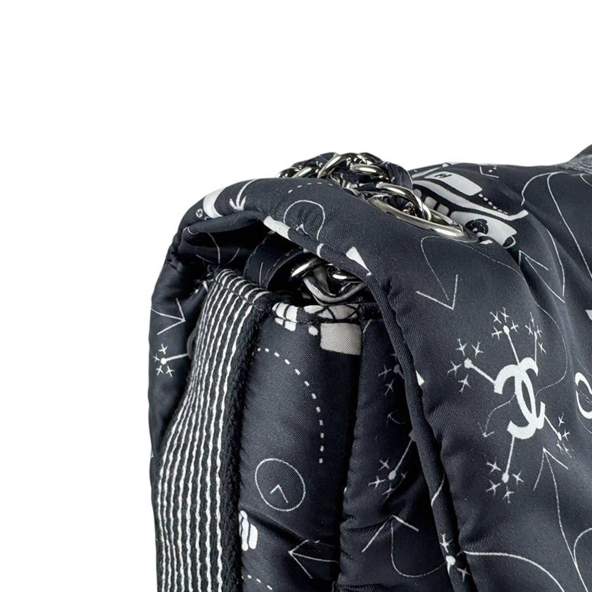 Chanel Black White Nylon Shoulder Bag (Pre-Owned)