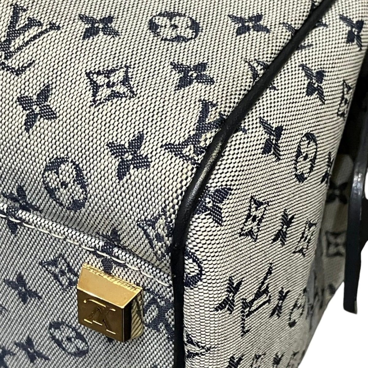 Louis Vuitton Gray Monogram Canvas Handbag (Pre-Owned)