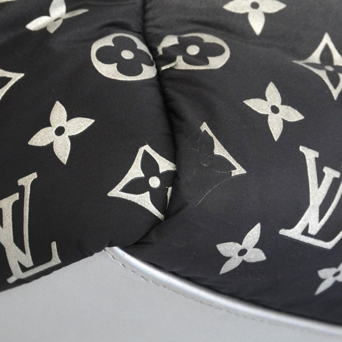 Louis Vuitton Gray Tote Bag (Pre-Owned)