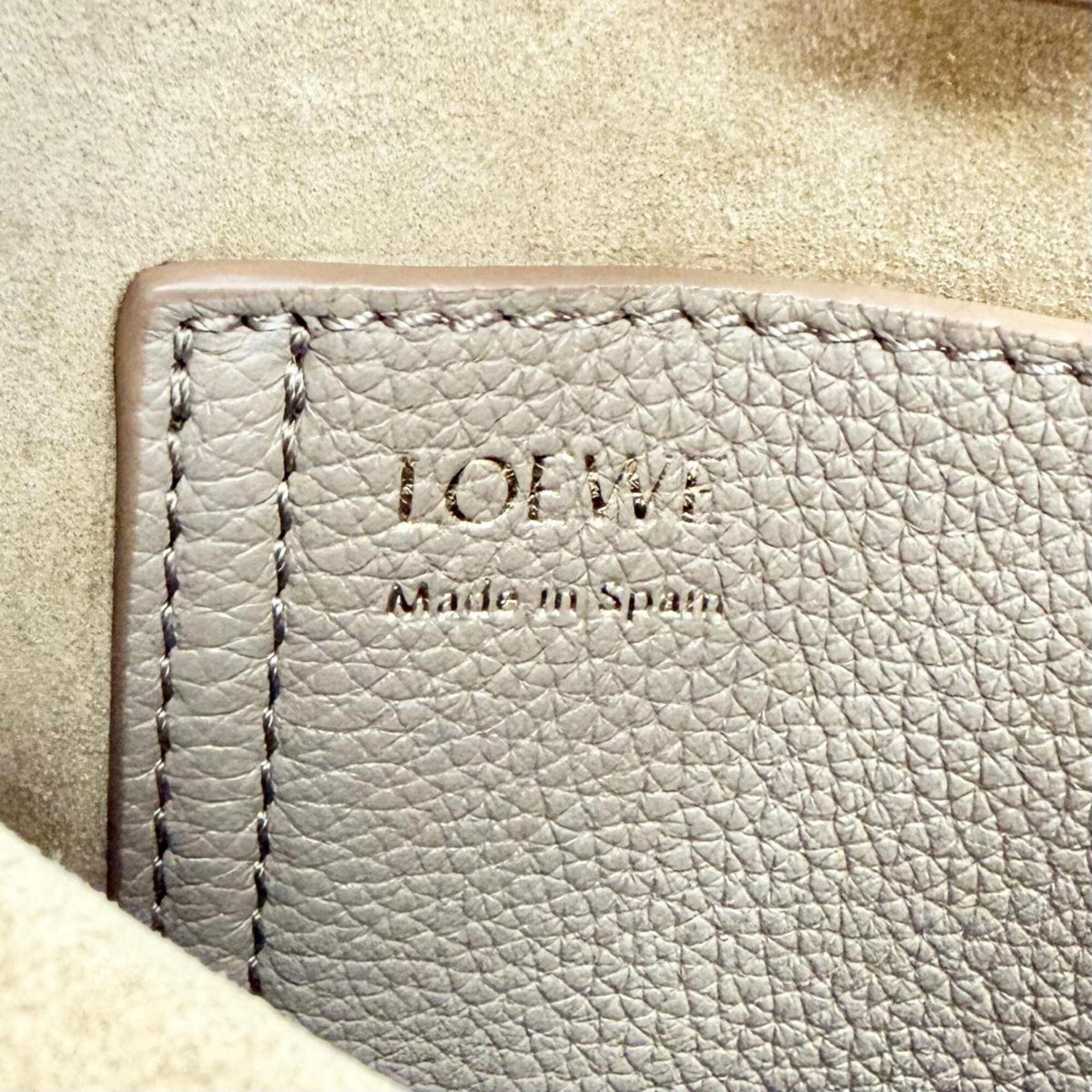 Loewe Beige Leather Shoulder Bag (Pre-Owned)