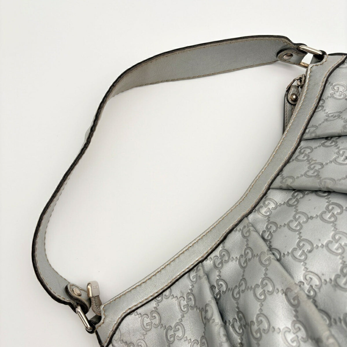 Gucci Metallic Silver Leather Shoulder Bag (Pre-Owned)