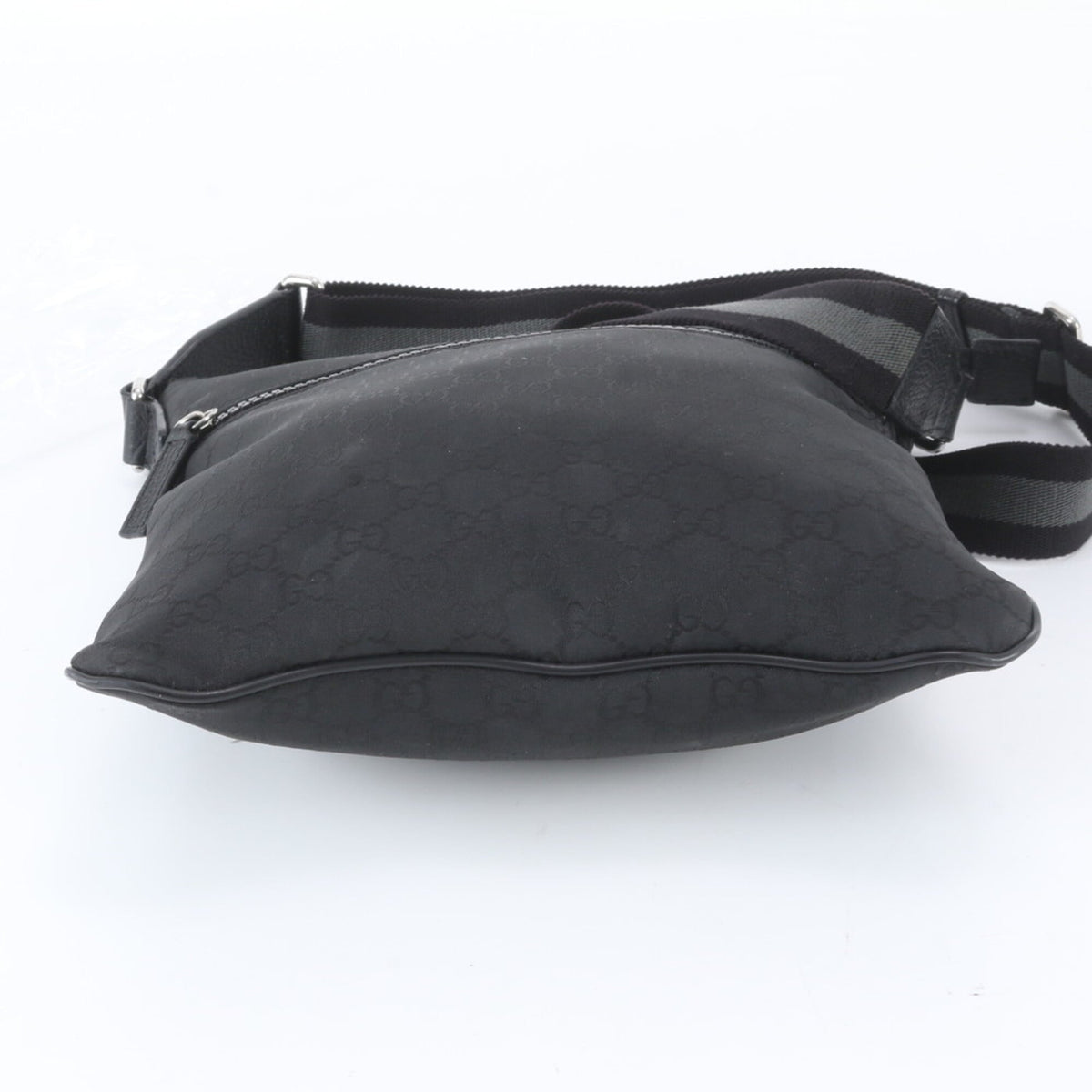 Gucci Black Leather Nylon Messenger Bag Shoulder Bag (Pre-Owned)
