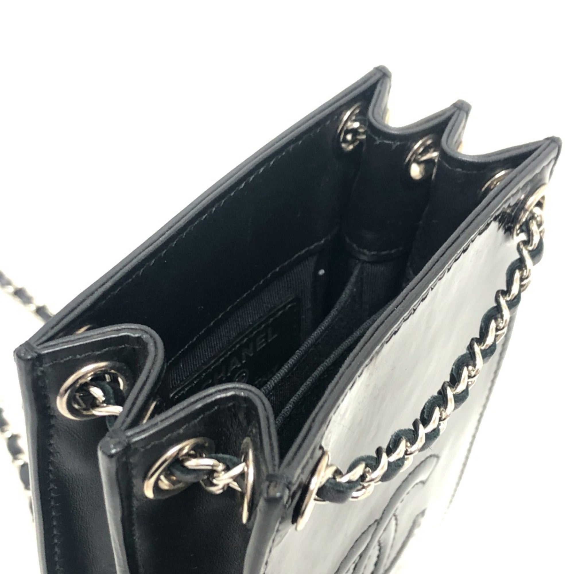 Chanel Black Pouch Shoulder Bag (Pre-Owned)