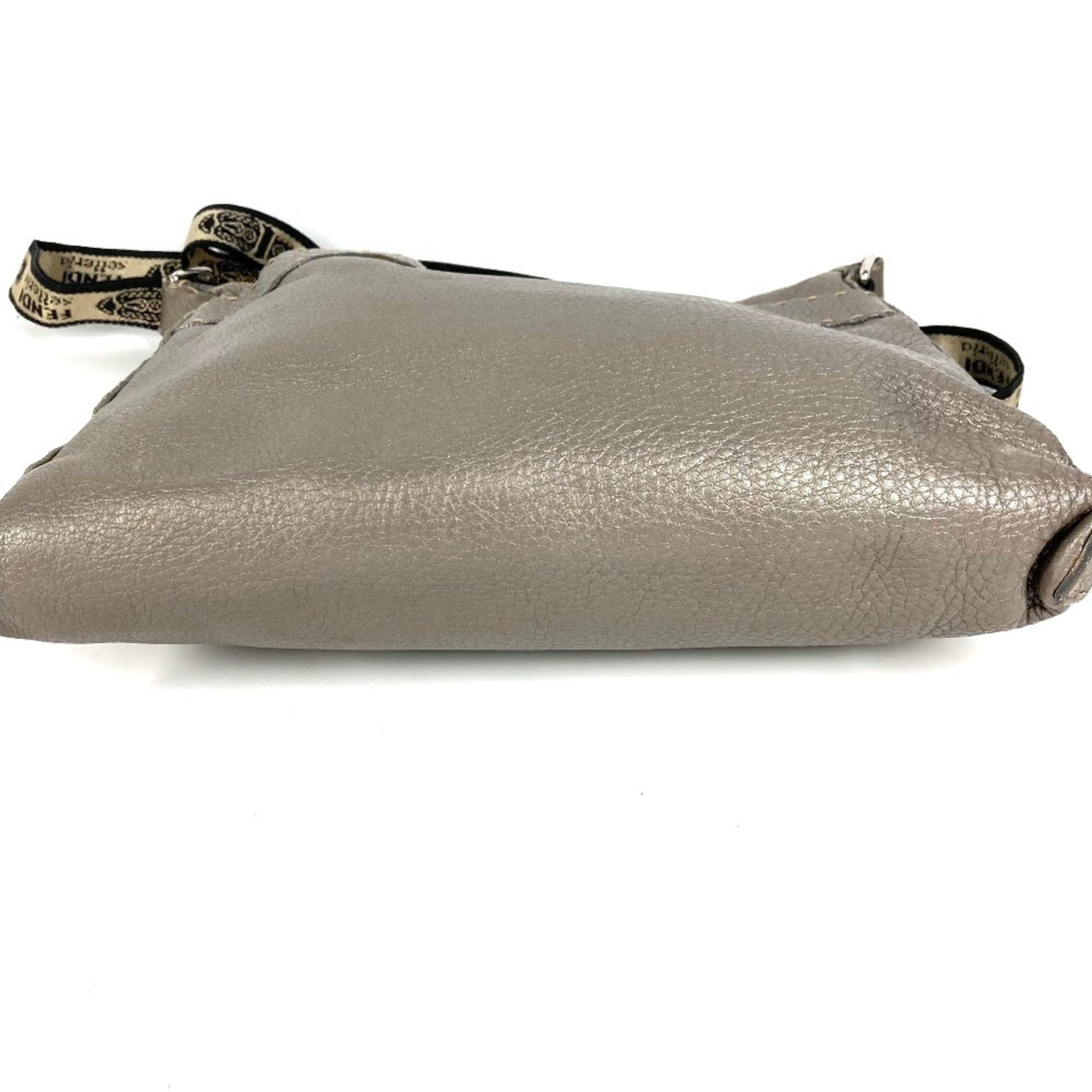 Fendi Gray Silver Gray Leather Shoulder Bag (Pre-Owned)