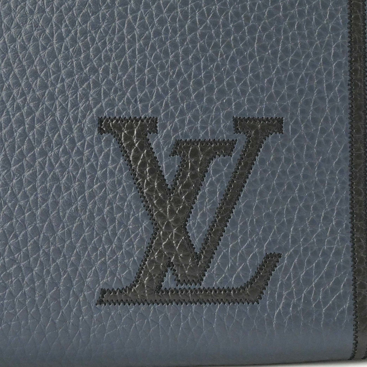Louis Vuitton Navy Leather Clutch Bag (Pre-Owned)
