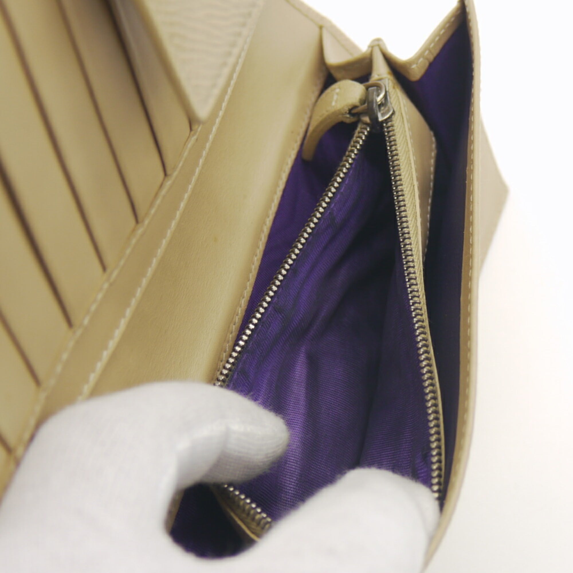 Bvlgari Beige Leather Long Wallet (Bi-Fold) (Pre-Owned)