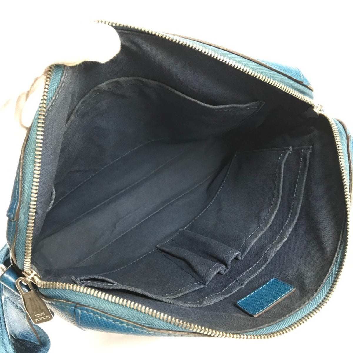 Louis Vuitton Blue Taiga Leather Messenger Bag Shoulder Bag (Pre-Owned)