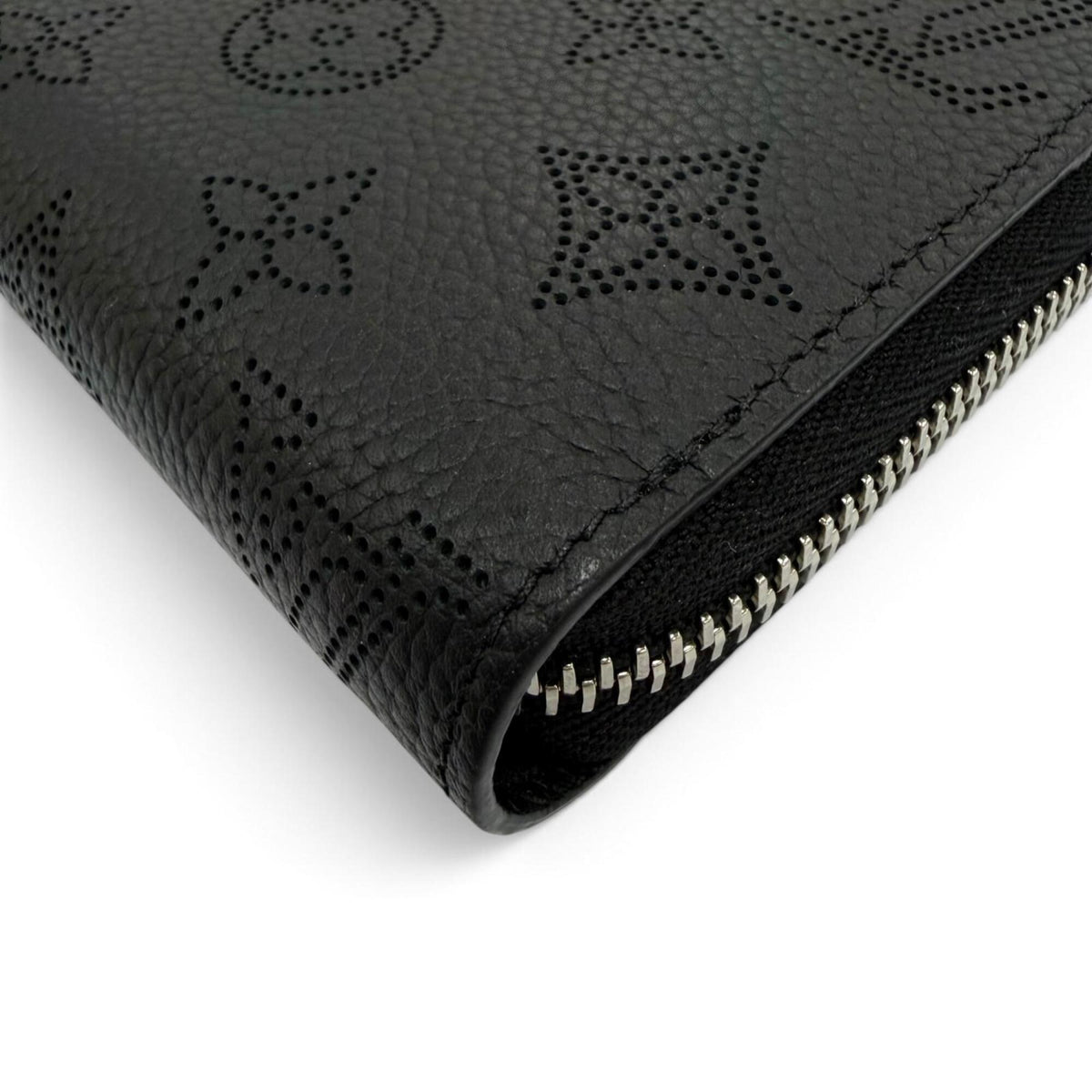 Louis Vuitton Black Mahina Leather Long Wallet (Bi-Fold) (Pre-Owned)