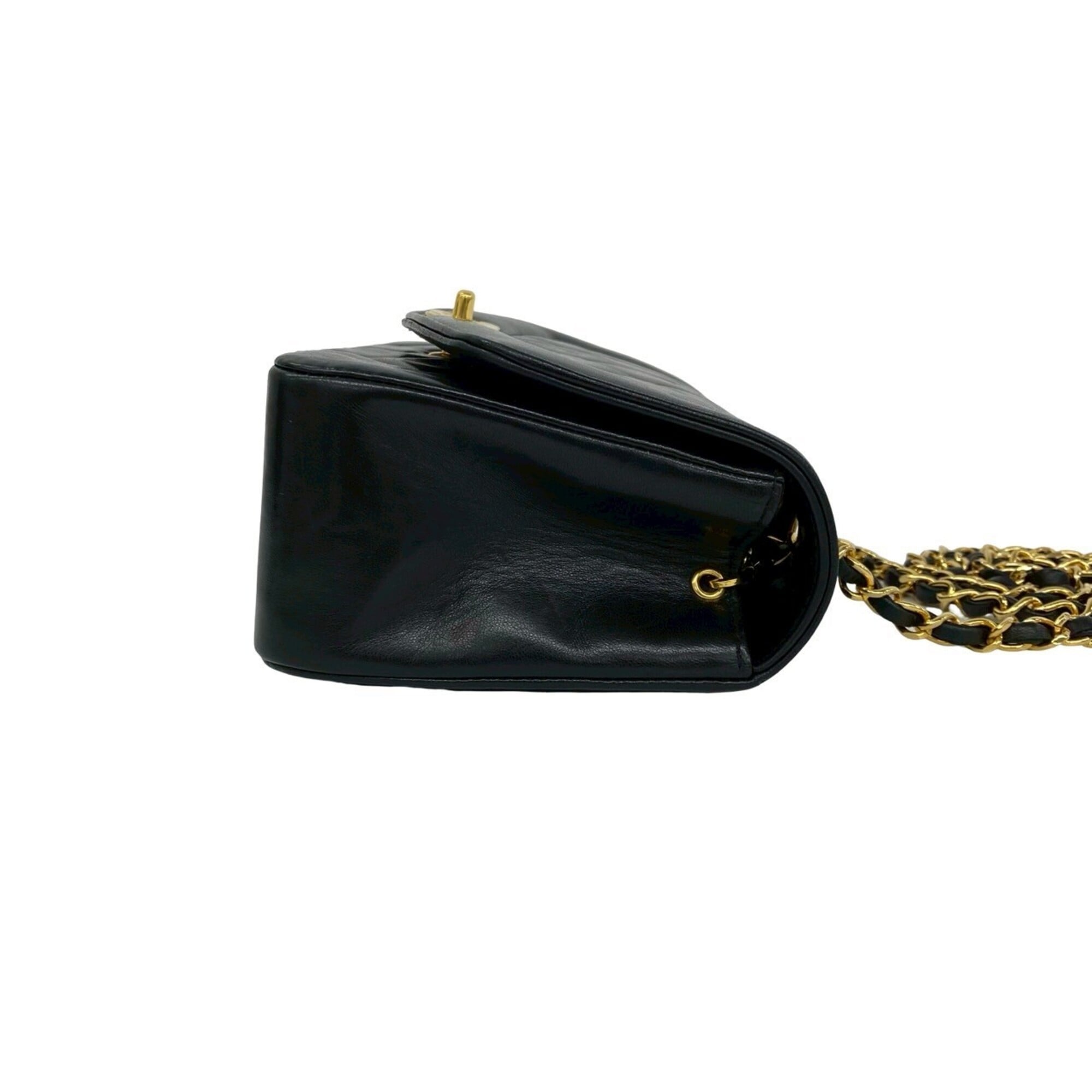 Chanel Black Leather Shoulder Bag (Pre-Owned)