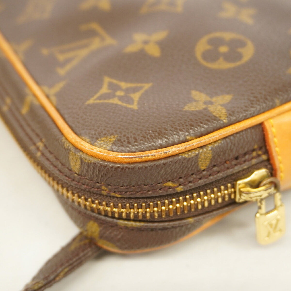 Louis Vuitton Brown Shoulder Bag (Pre-Owned)