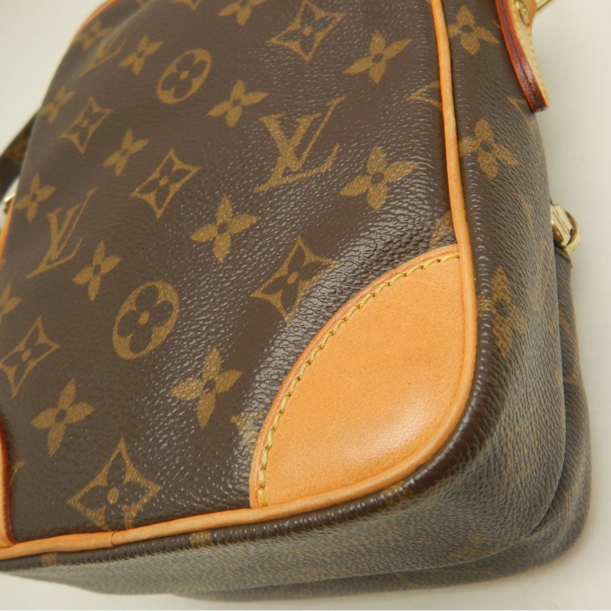 Louis Vuitton Brown Monogram Canvas Shoulder Bag (Pre-Owned)