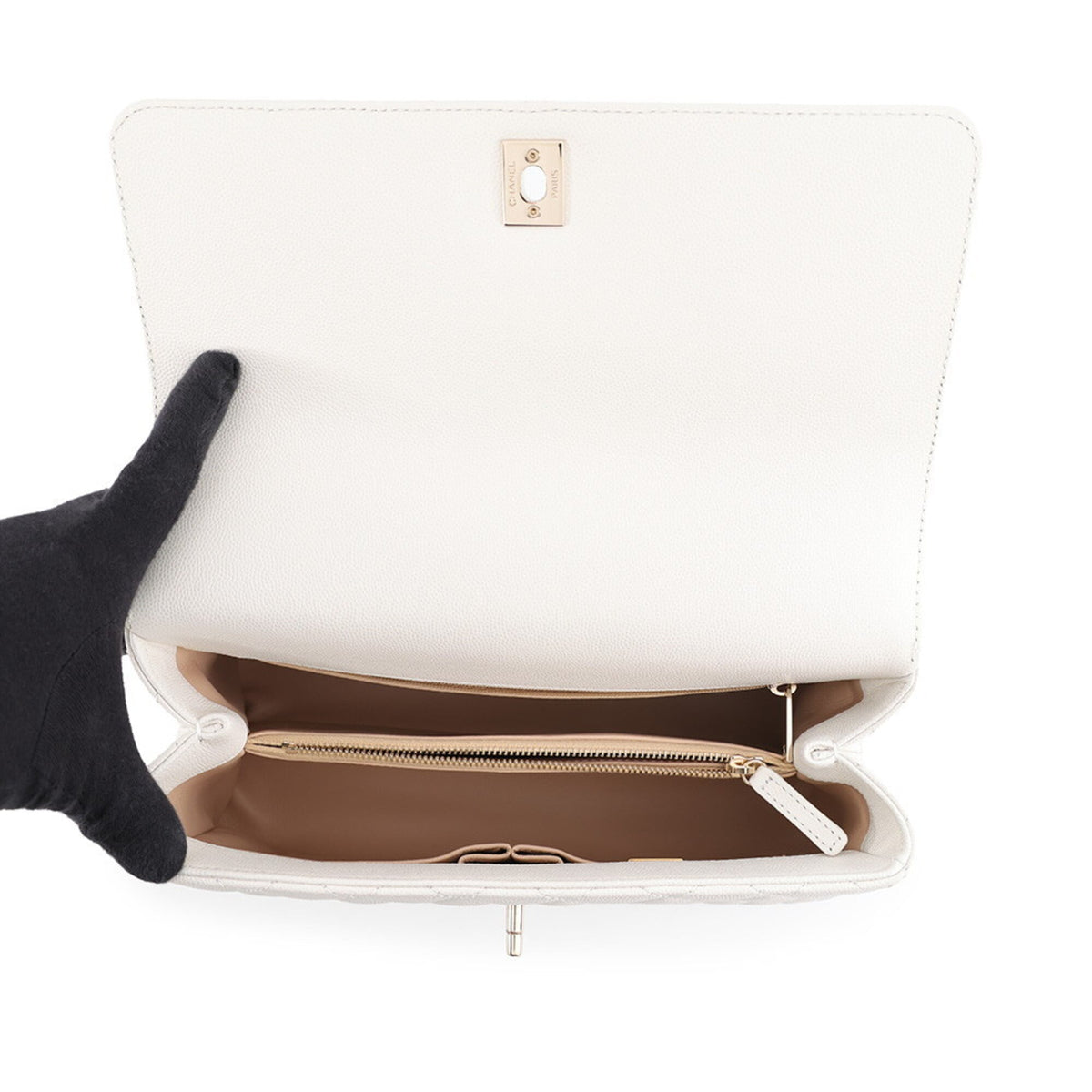 Chanel Matelasse White Grained Calfskin Handbag (Pre-Owned)