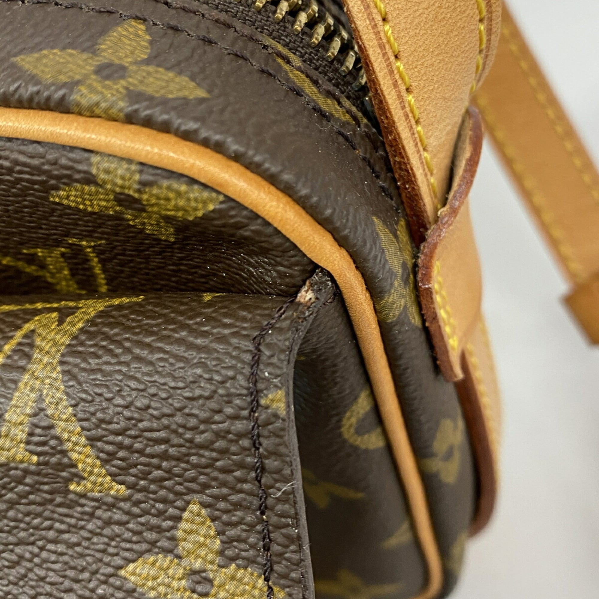 Louis Vuitton Brown Shoulder Bag (Pre-Owned)