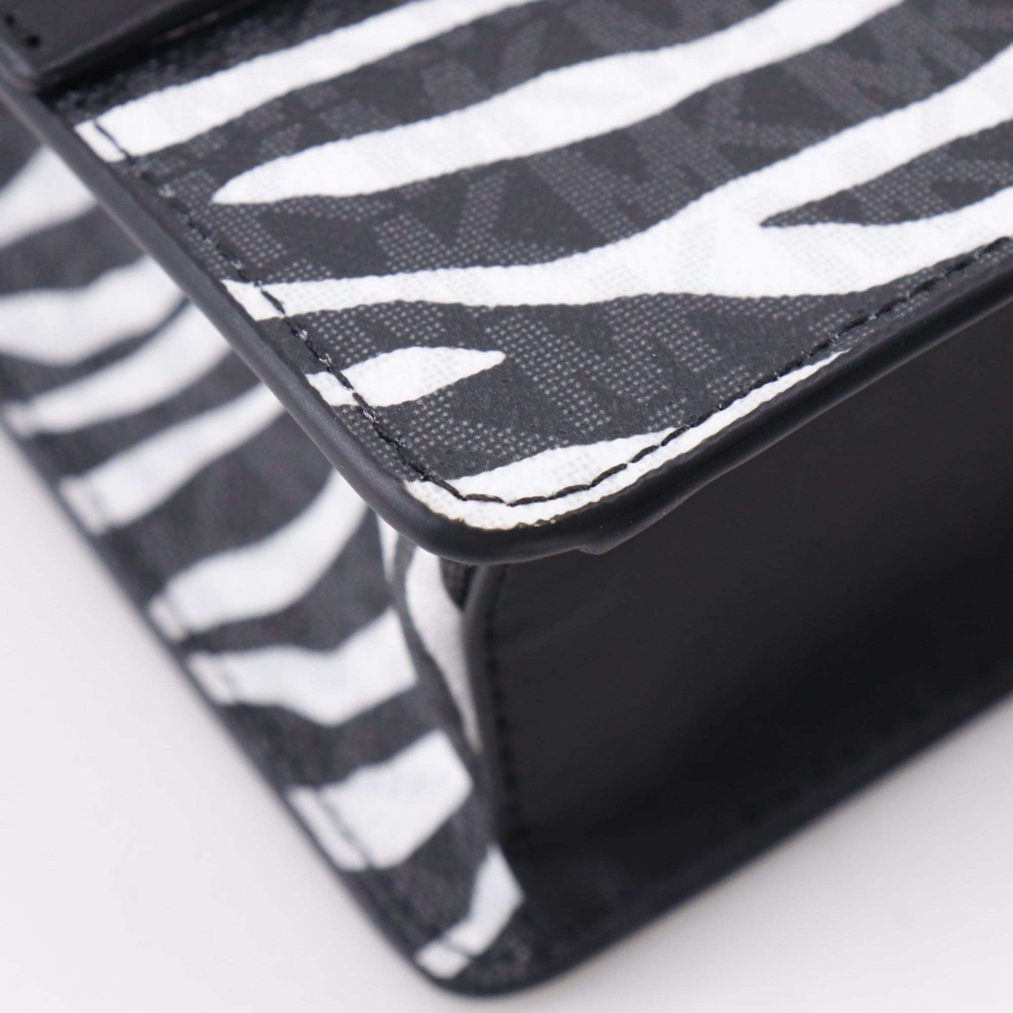 Michael Kors Black White Pvc Shoulder Bag (Pre-Owned)