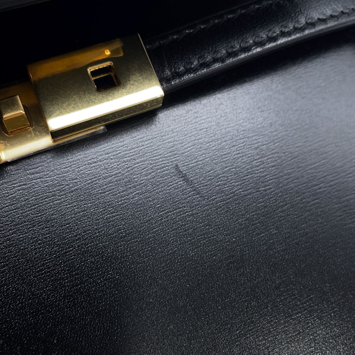 Yves Saint Laurent Black Leather Shoulder Bag (Pre-Owned)