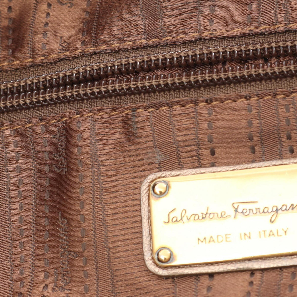 Salvatore Ferragamo Gold Leather Handbag Shoulder Bag (Pre-Owned)