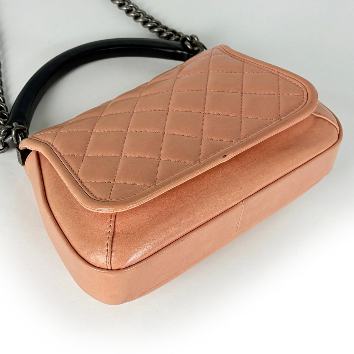 Chanel Matelasse Salmon Pink Leather Shoulder Bag (Pre-Owned)