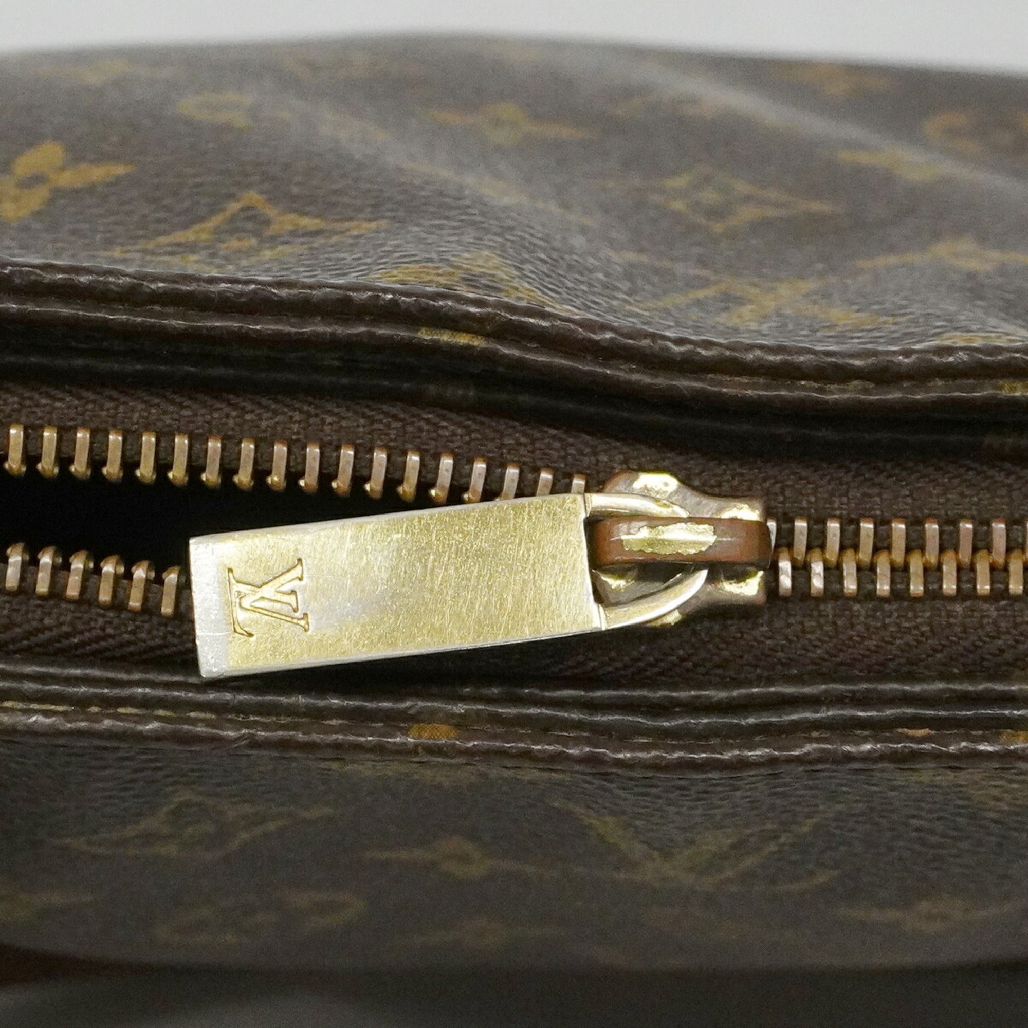 Louis Vuitton Brown Shoulder Bag (Pre-Owned)