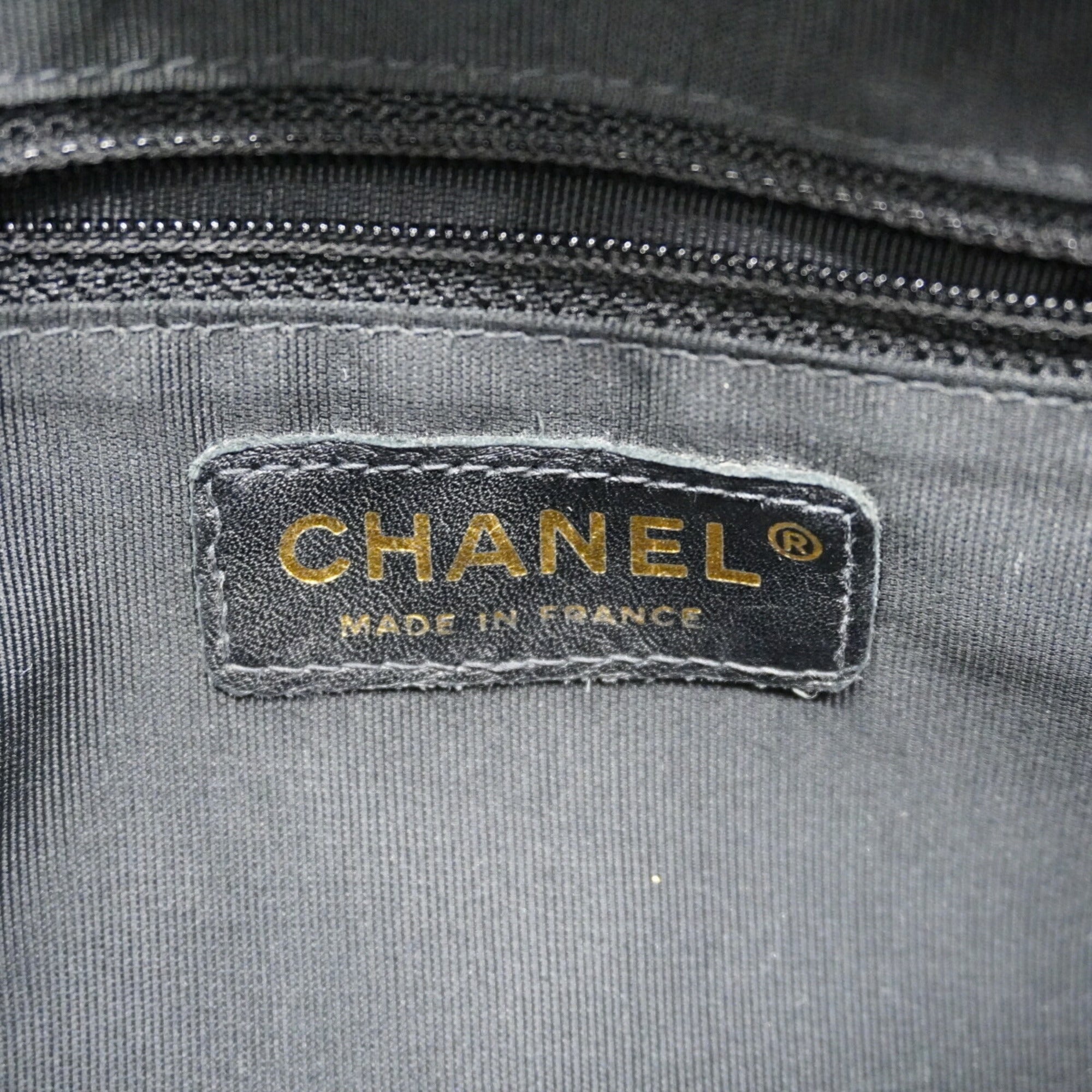 Chanel Black Grained Calfskin Handbag (Pre-Owned)