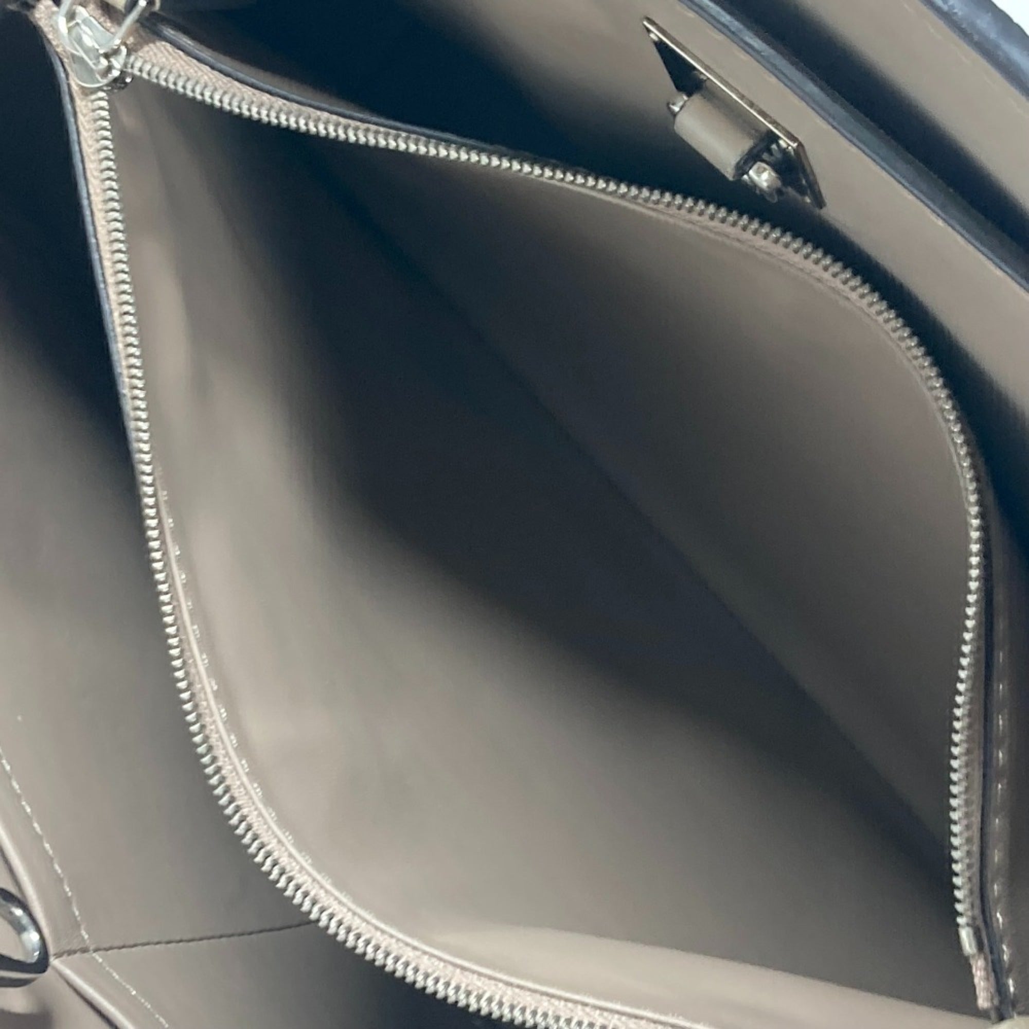 Louis Vuitton Gray Tourterelle Leather Handbag Shoulder Bag Tote Bag (Pre-Owned)